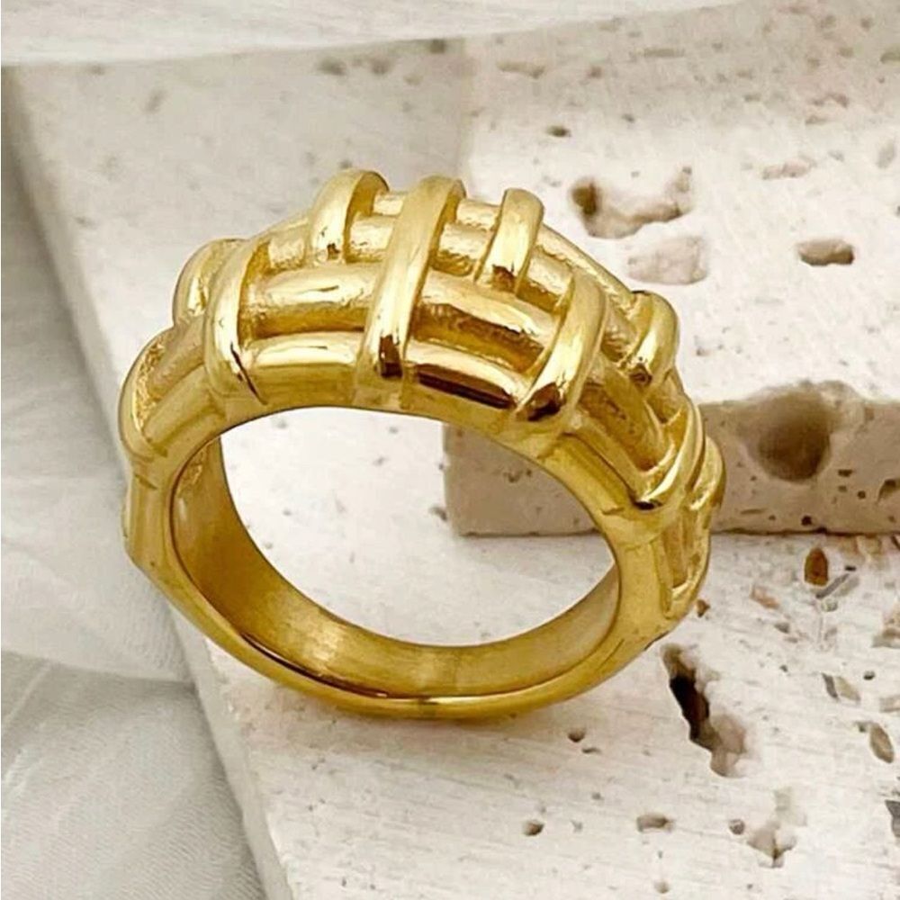 Textured metal ring  